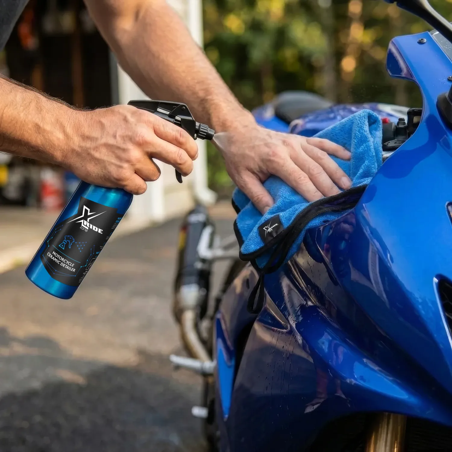 Ceramic Detailer Xzone Ride podczas pielęgnacji motocykla