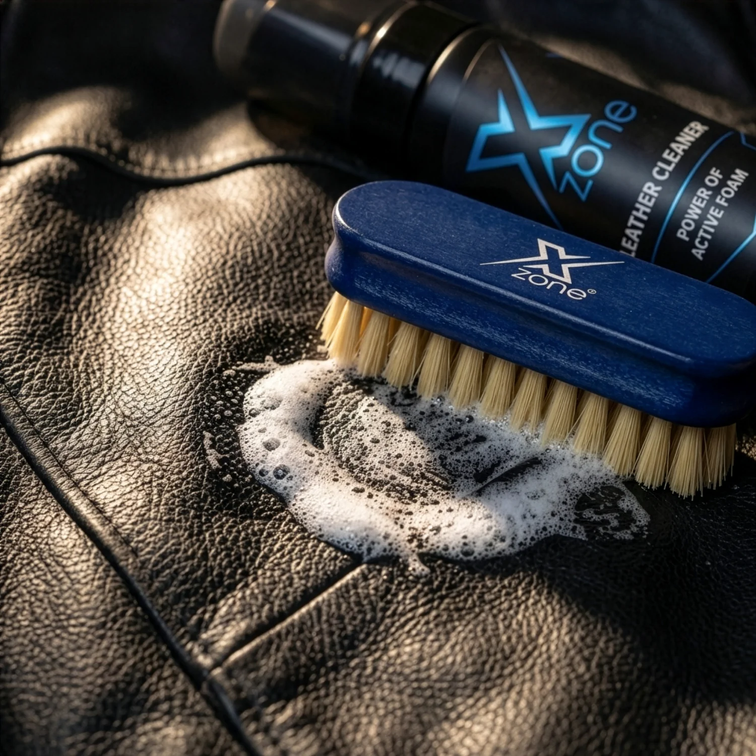 Szczotka do czyszczenia skóry Xzone naturalne włosie