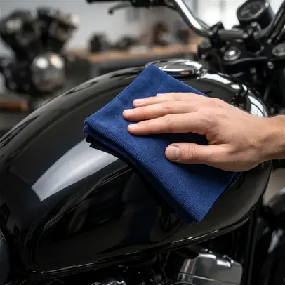 Czyszczenie motocykla mikrofibrą Xzone bez smug