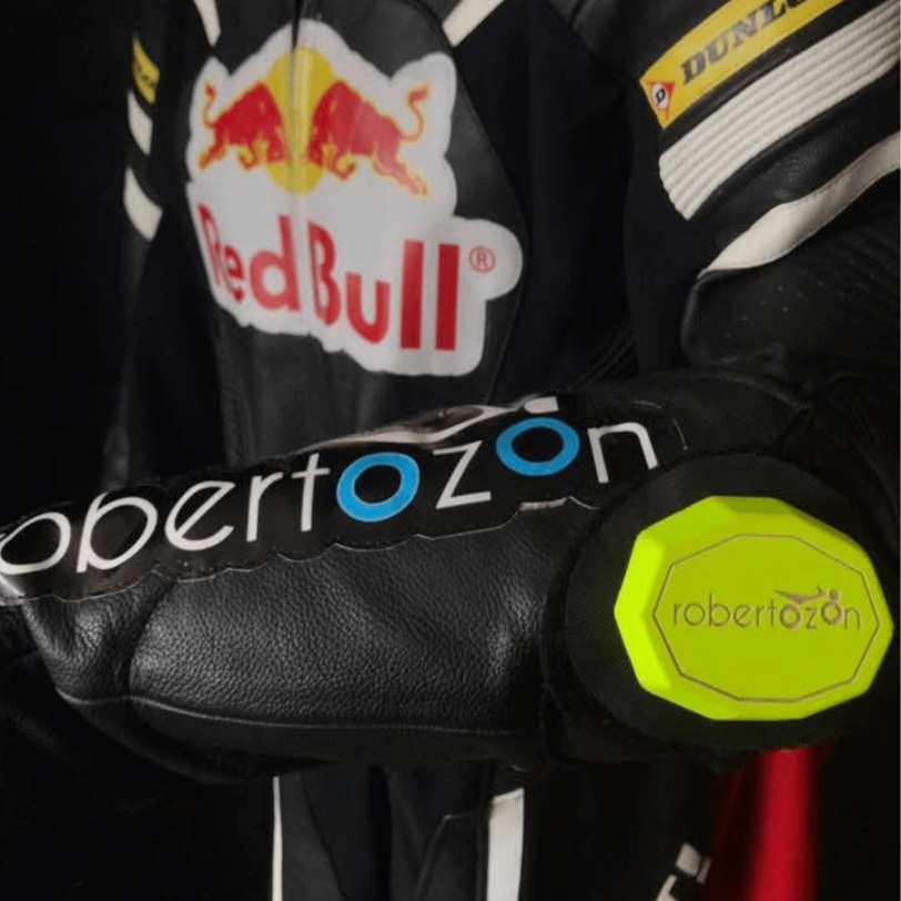 Slidery łokciowe podczas jazdy torowej